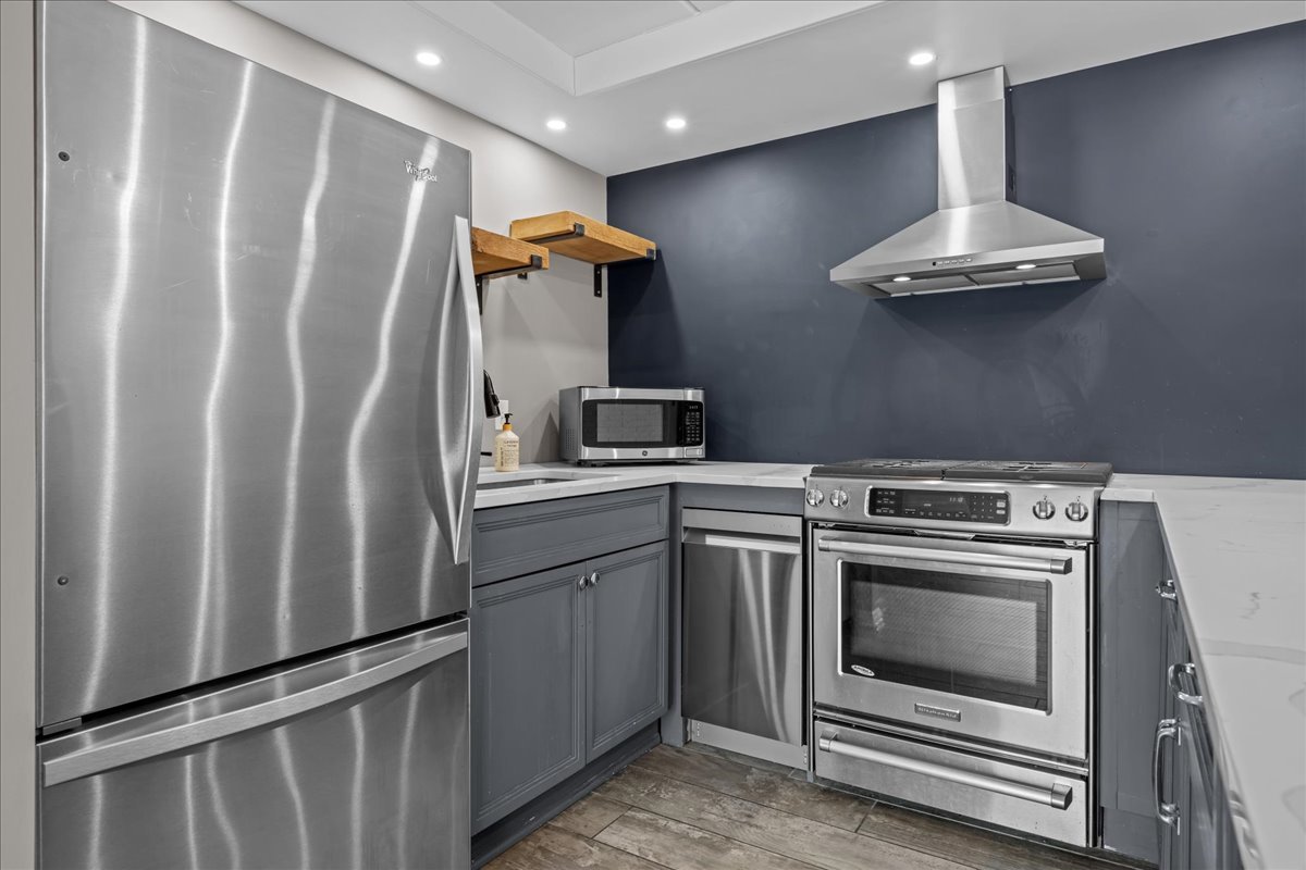 1115 Royal Saint George Drive Unit: 104