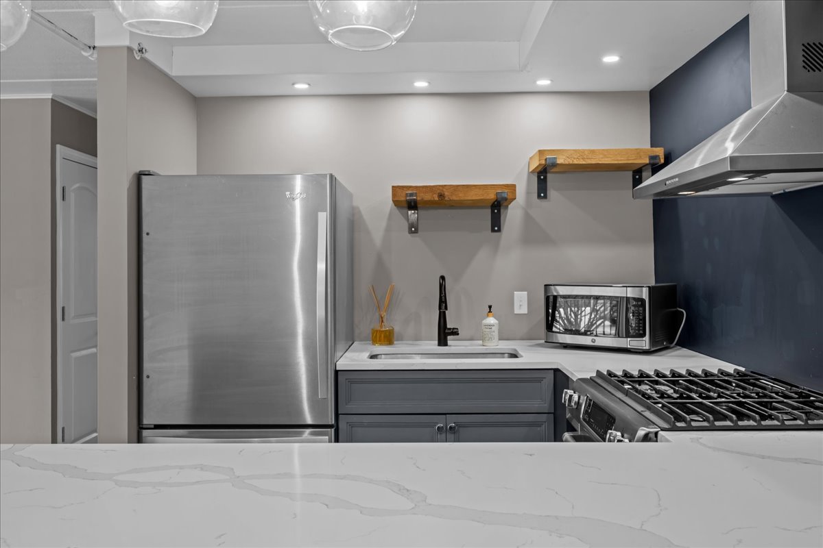 1115 Royal Saint George Drive Unit: 104