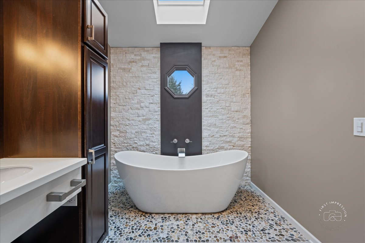 2802 Wedgewood Drive