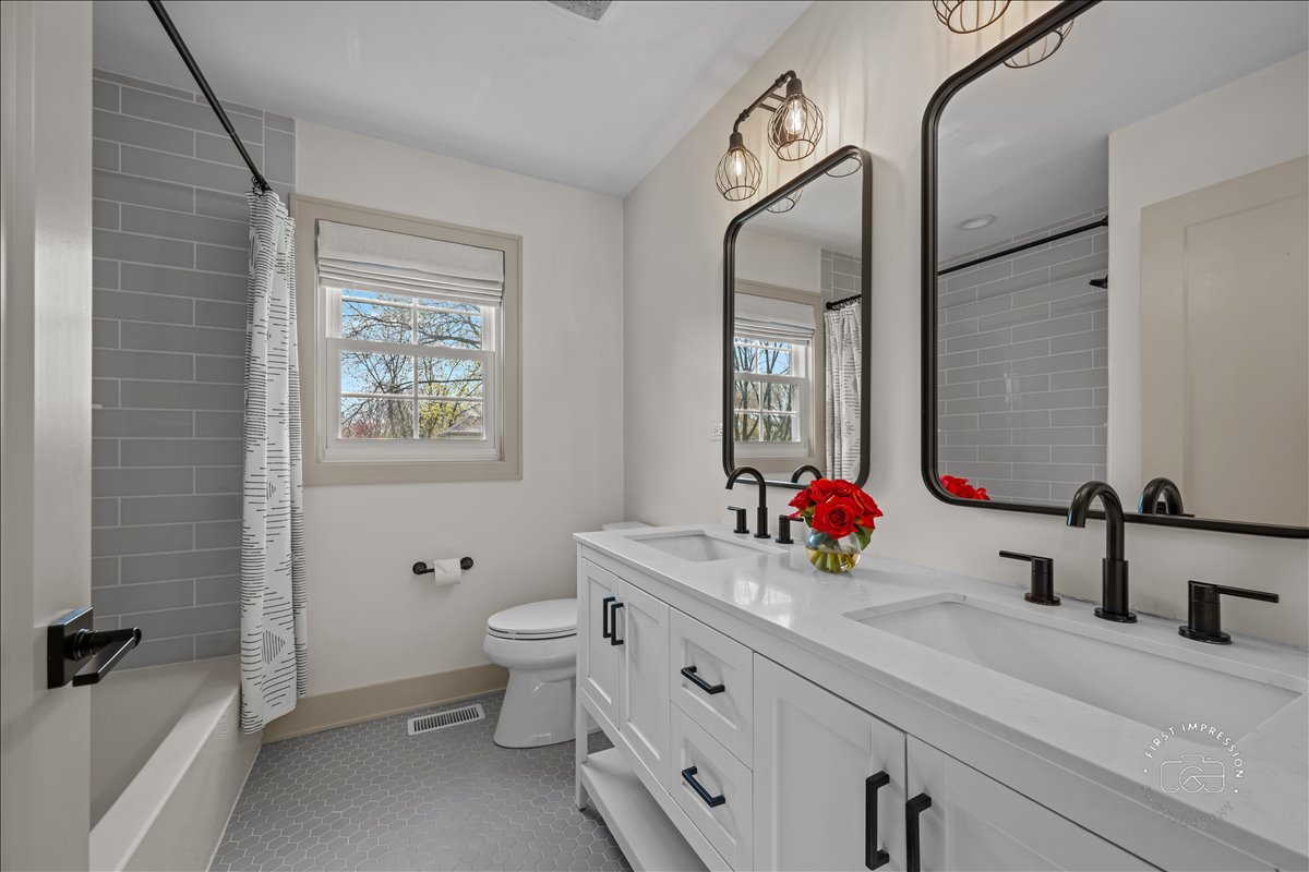 826 S Charles Avenue