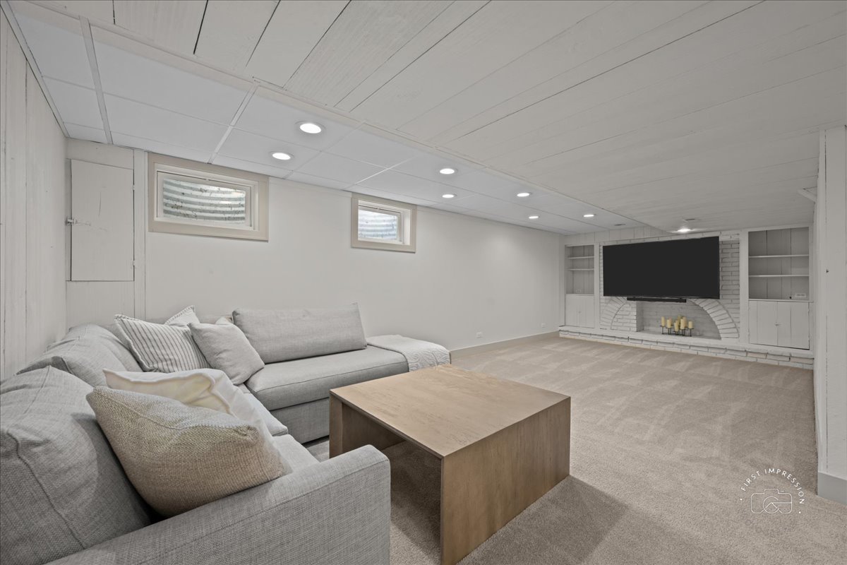 826 S Charles Avenue