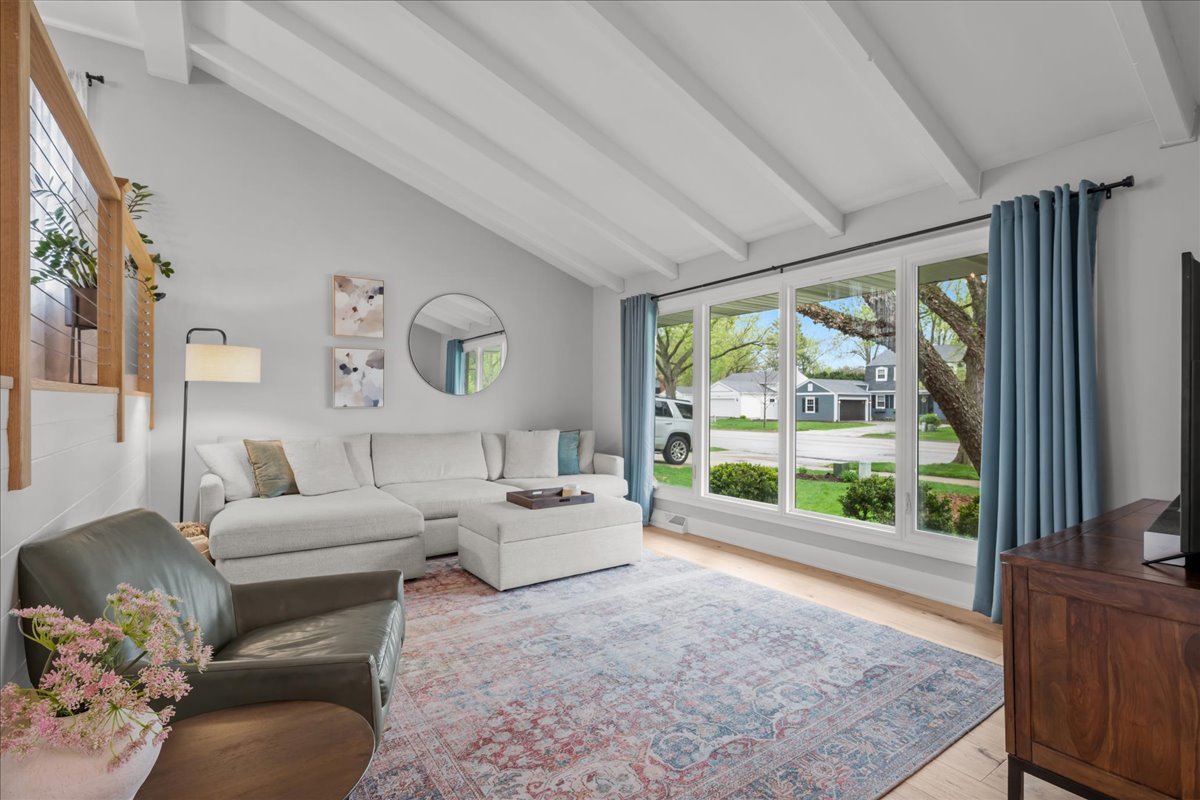1033 Royal Saint George Drive