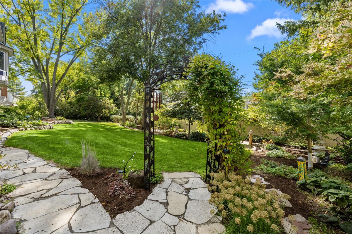 1221 N Loomis Street