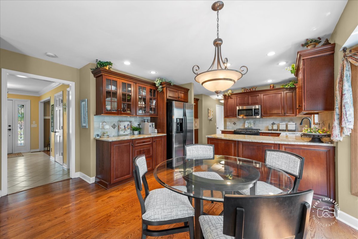 25W185 Setauket Avenue