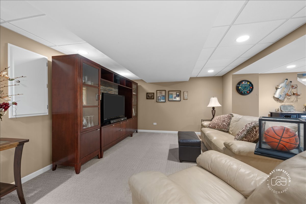 25W185 Setauket Avenue