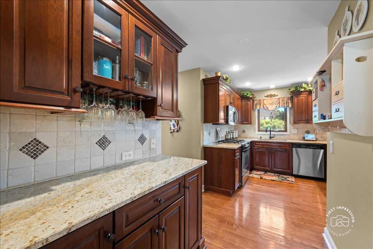 25W185 Setauket Avenue