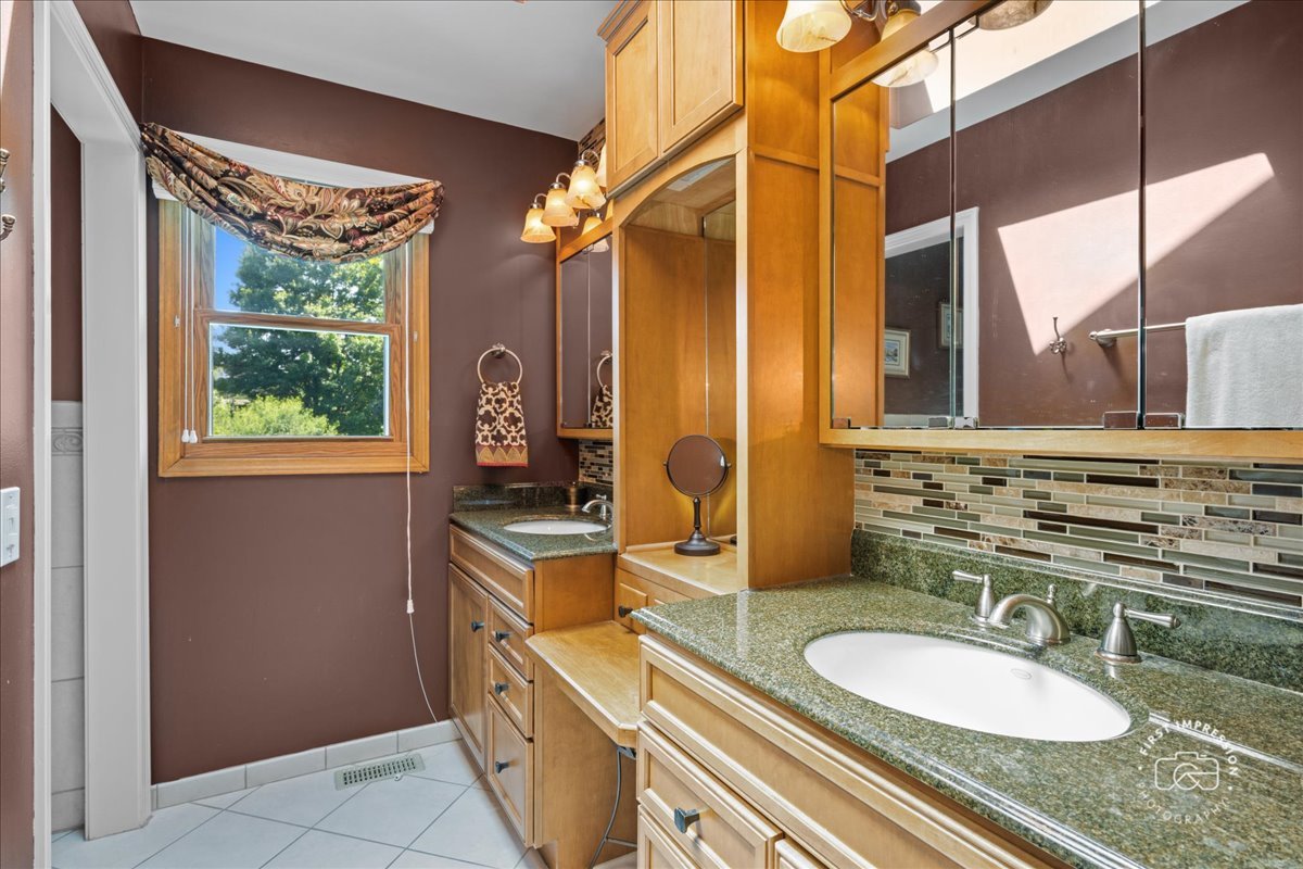 25W185 Setauket Avenue