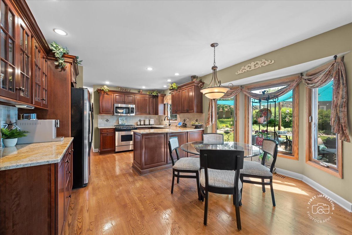 25W185 Setauket Avenue