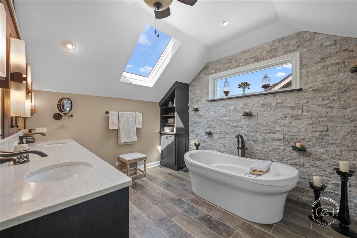 25W185 Setauket Avenue