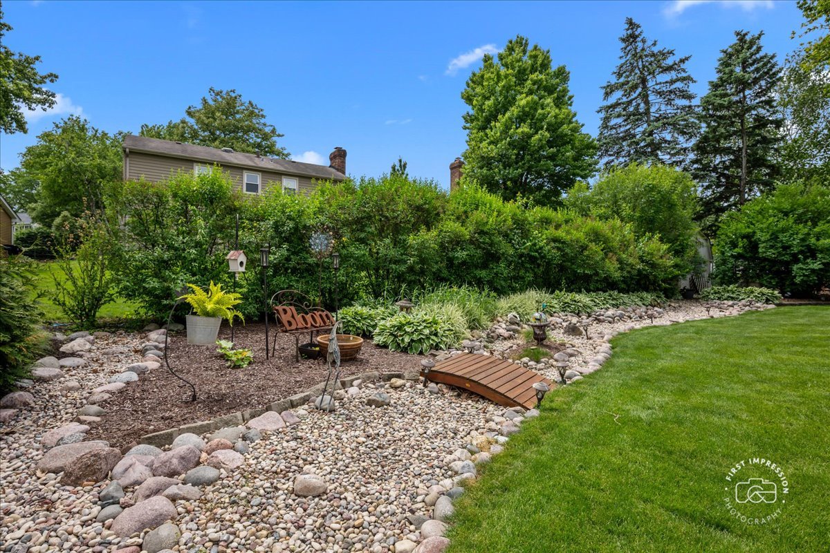 25W185 Setauket Avenue