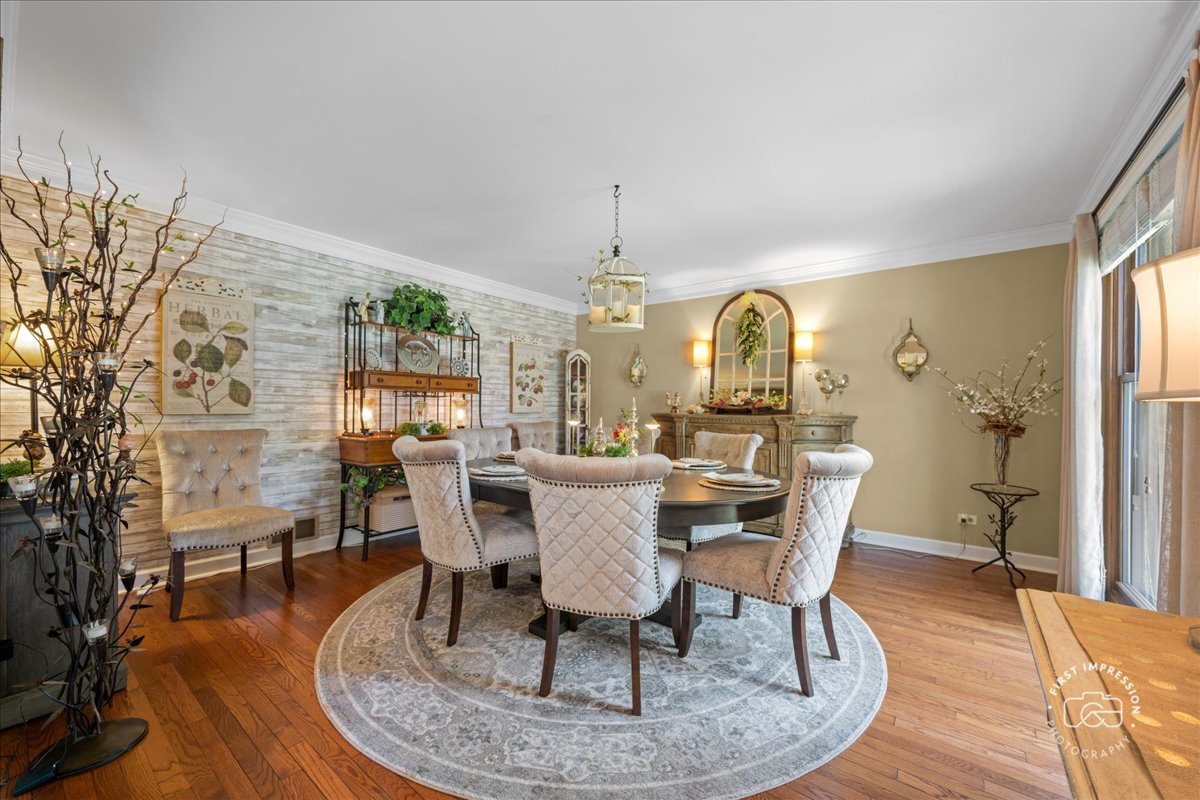 25W185 Setauket Avenue