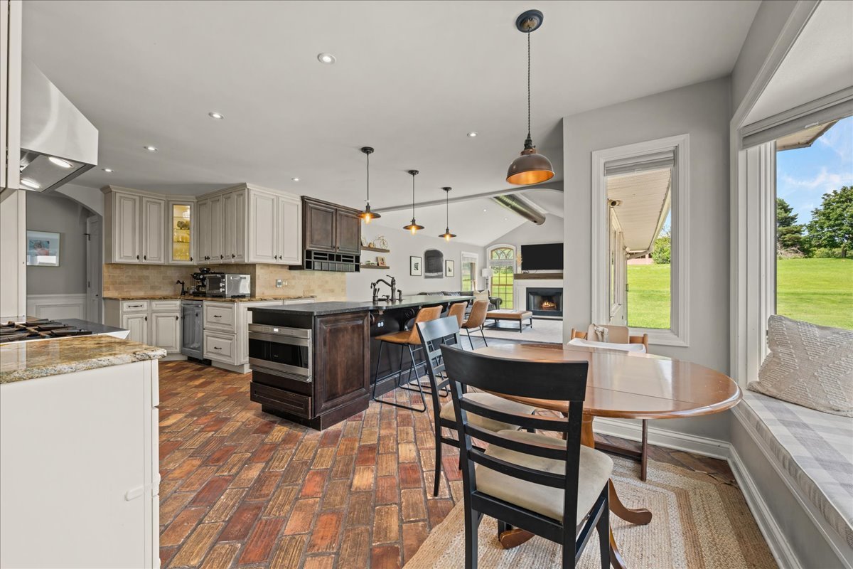 27W116 48th Street