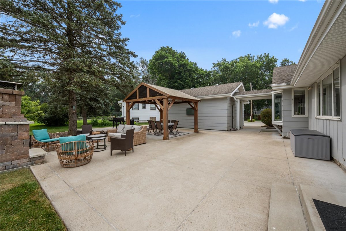 27W116 48th Street