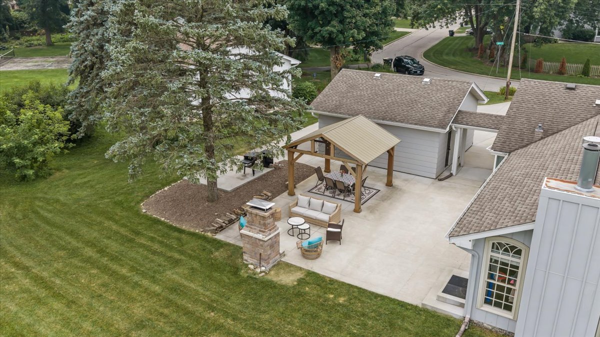 27W116 48th Street