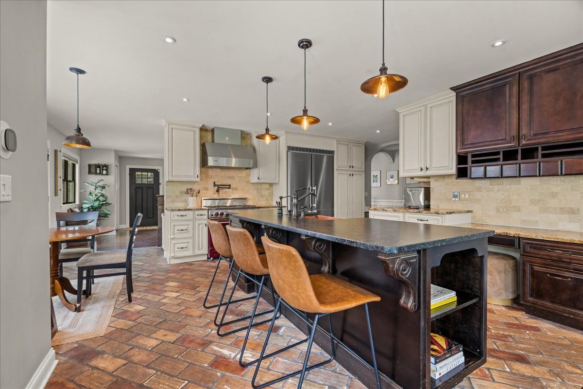 27W116 48th Street