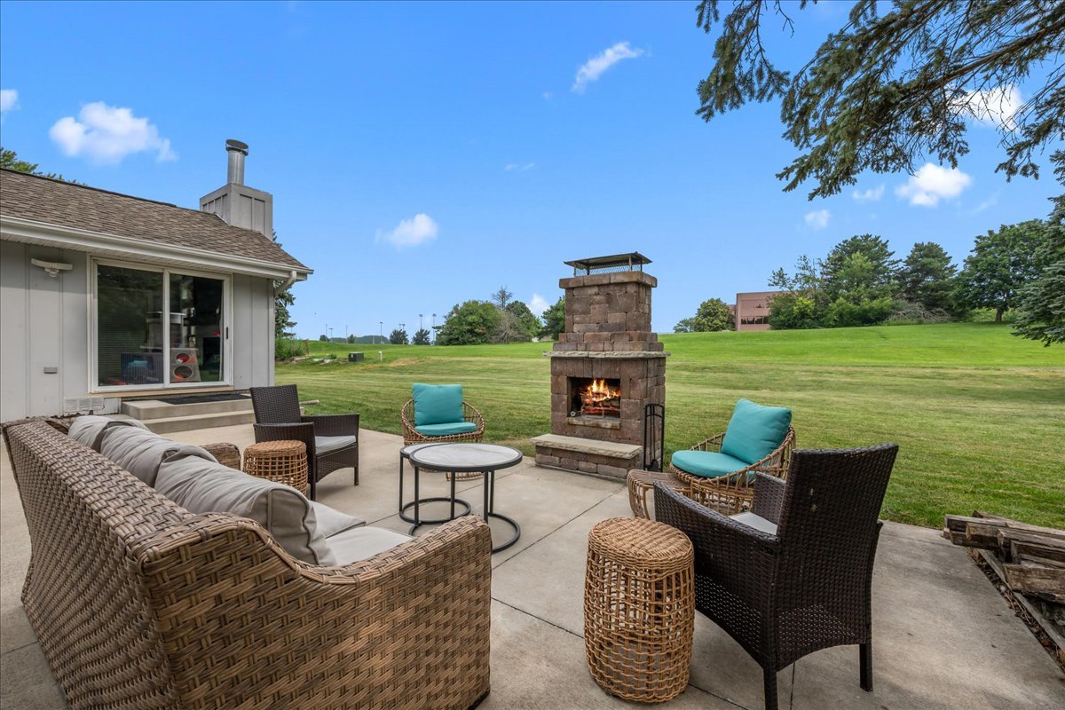 27W116 48th Street