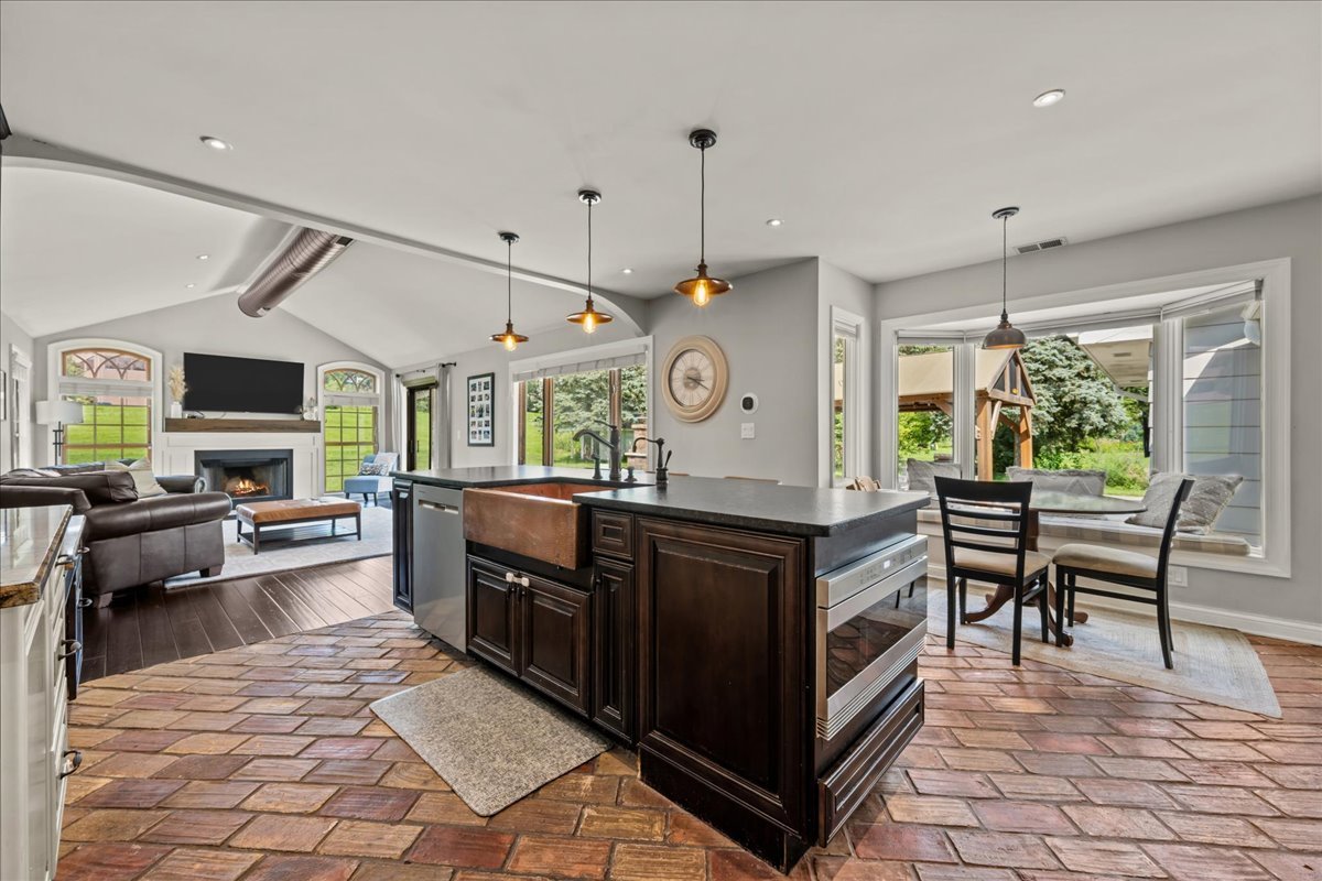 27W116 48th Street