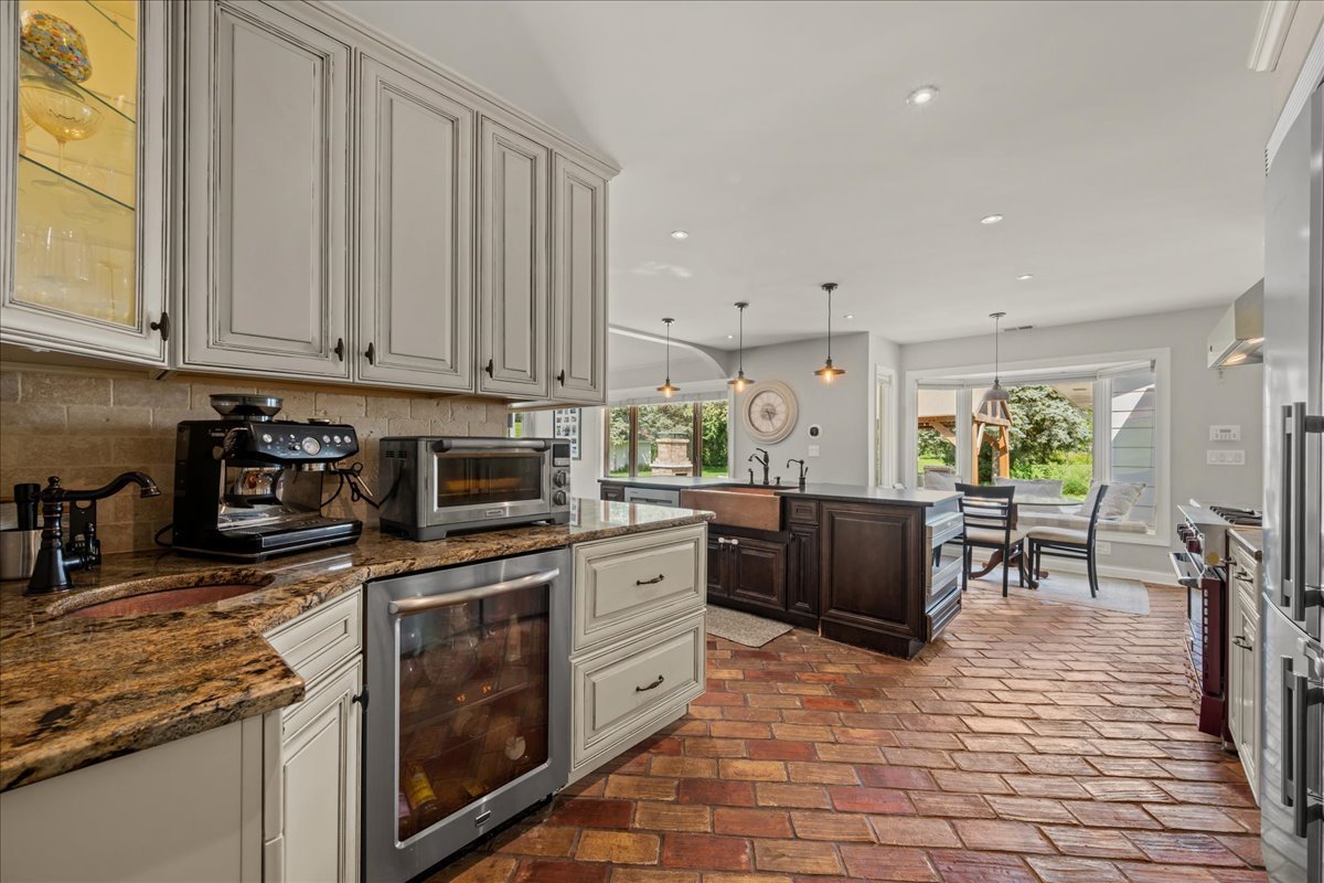 27W116 48th Street