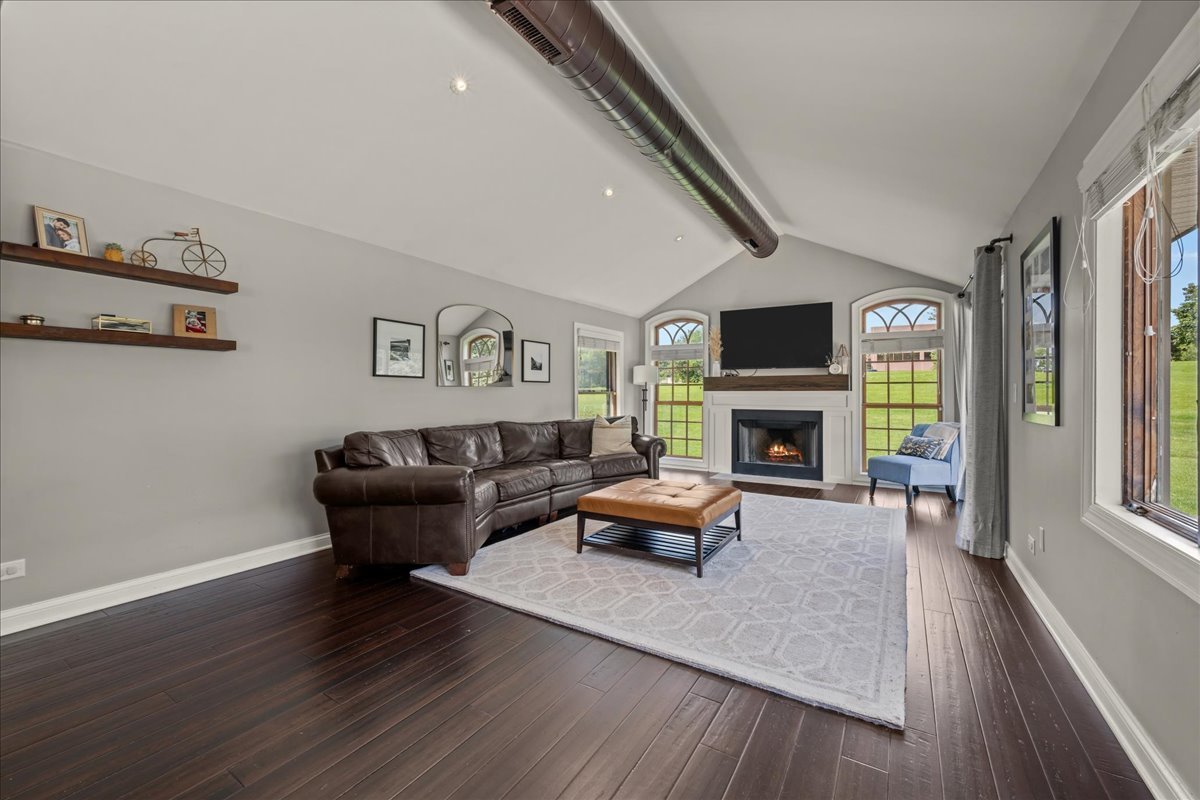 27W116 48th Street