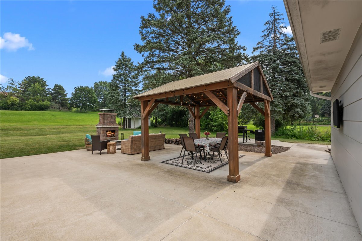 27W116 48th Street