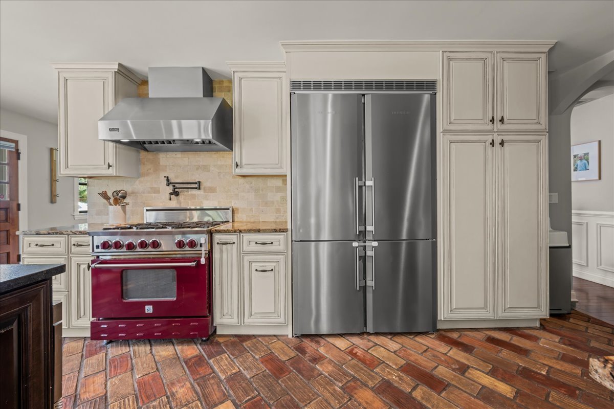 27W116 48th Street