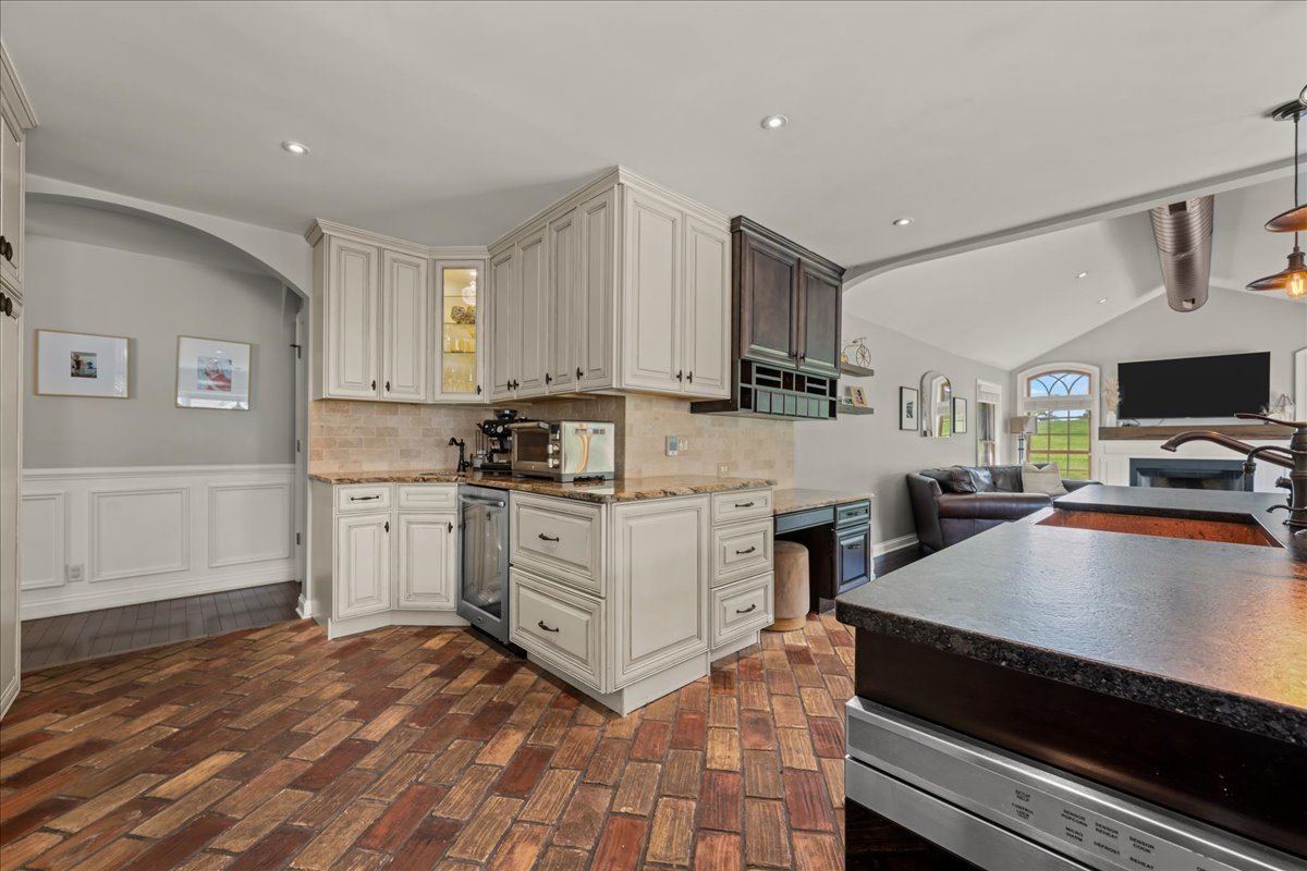 27W116 48th Street