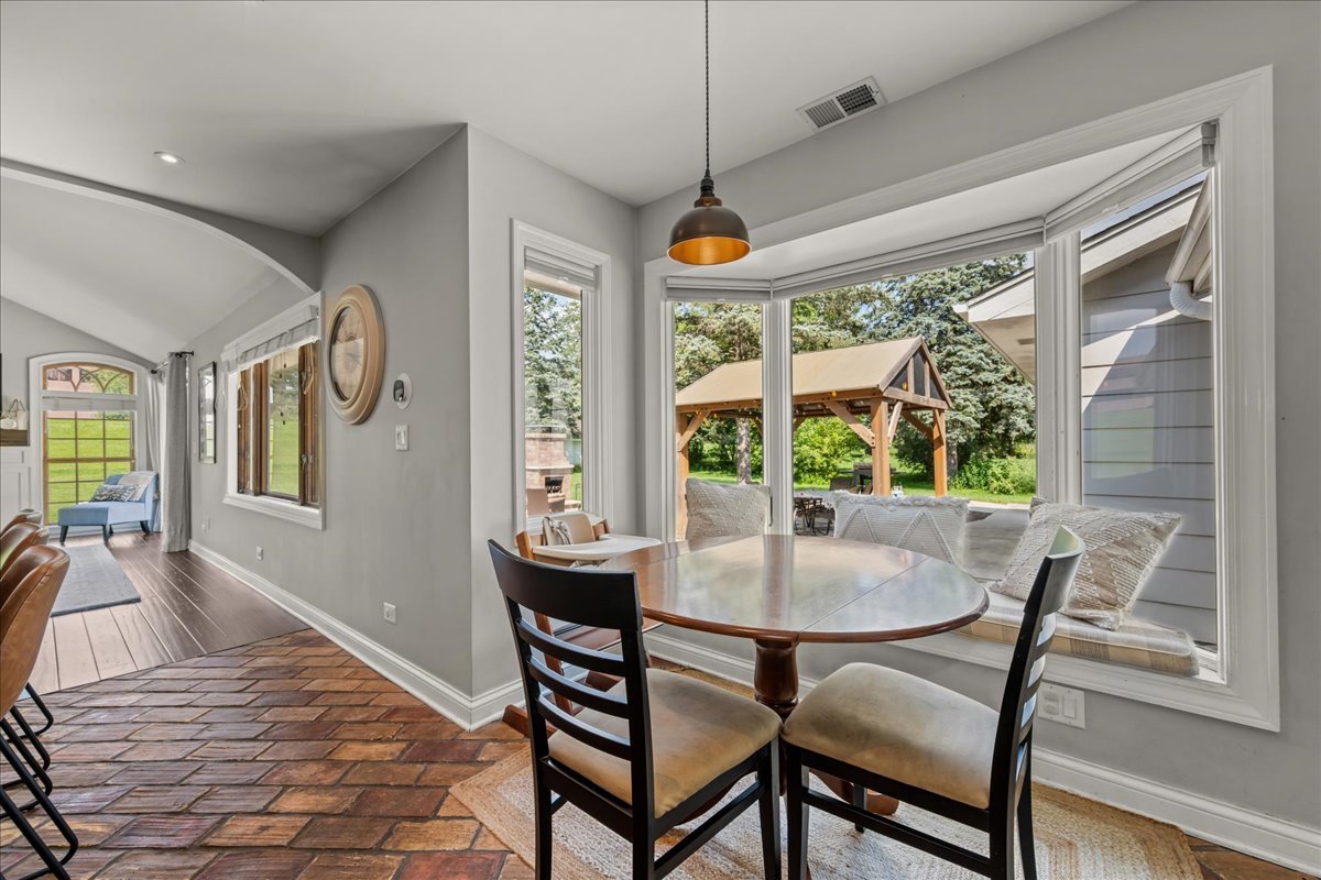 27W116 48th Street