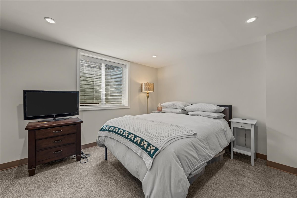 27W116 48th Street