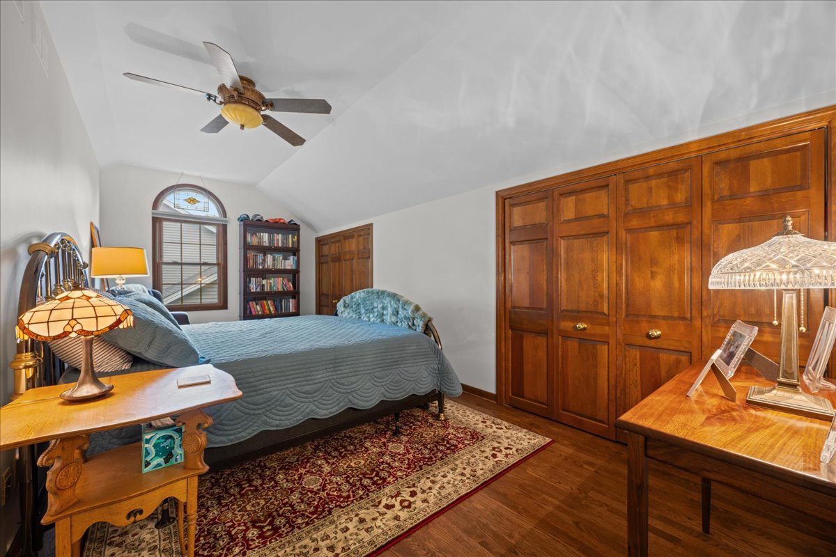 1533 Meadowland Drive