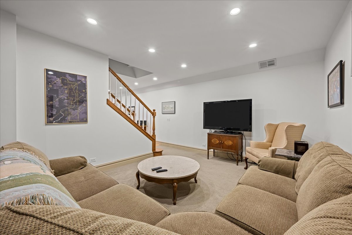 1533 Meadowland Drive