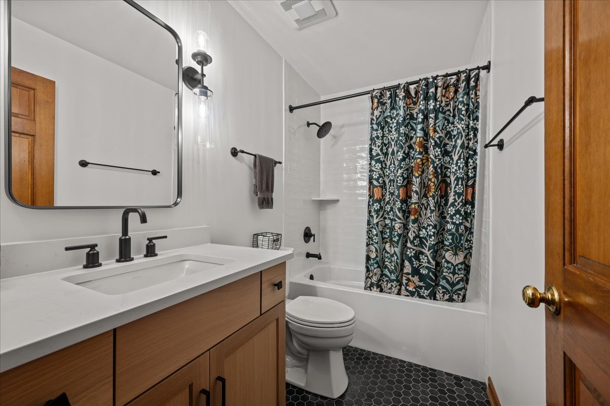 1533 Meadowland Drive