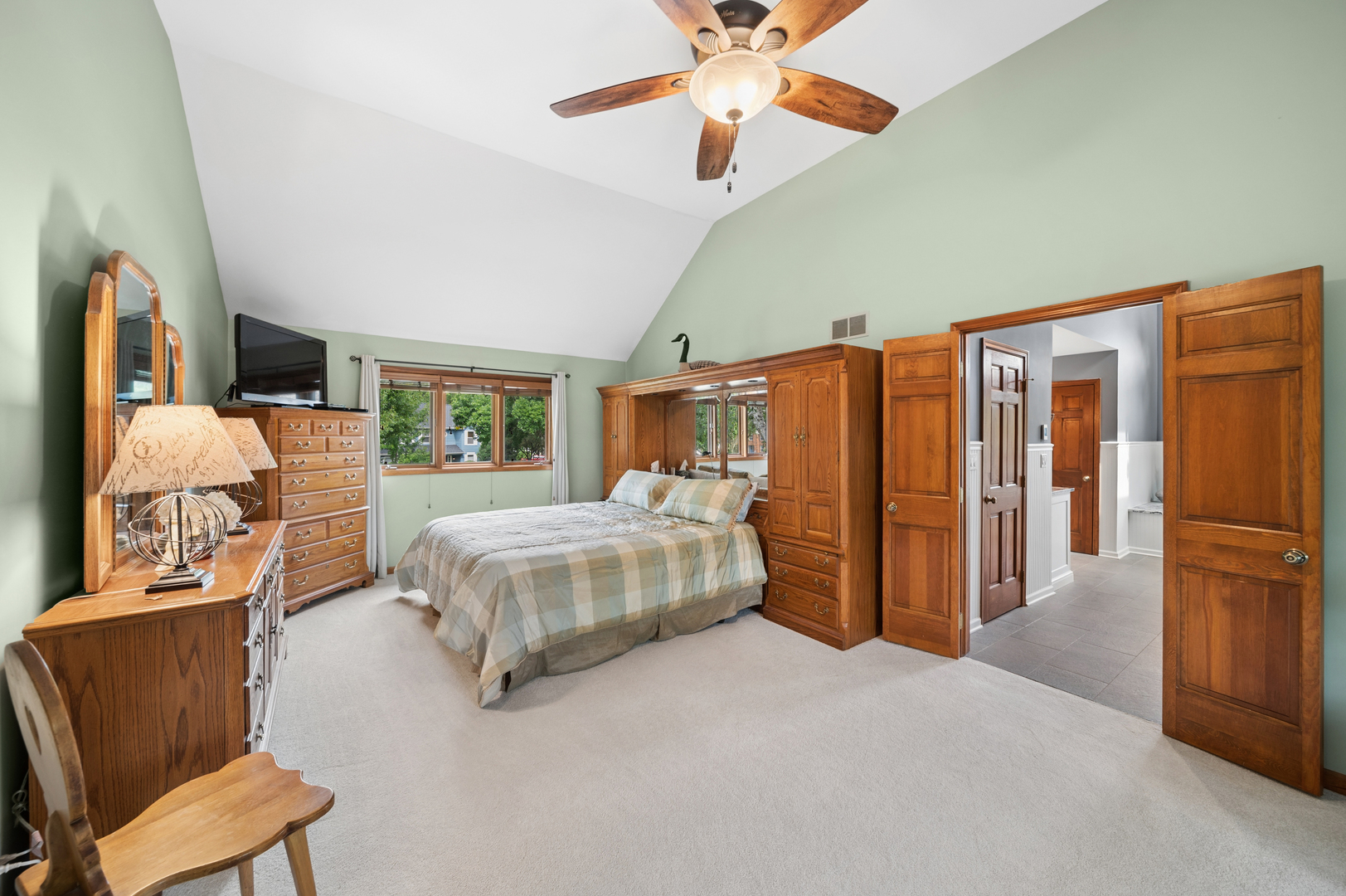 808 Lyndhurst Court