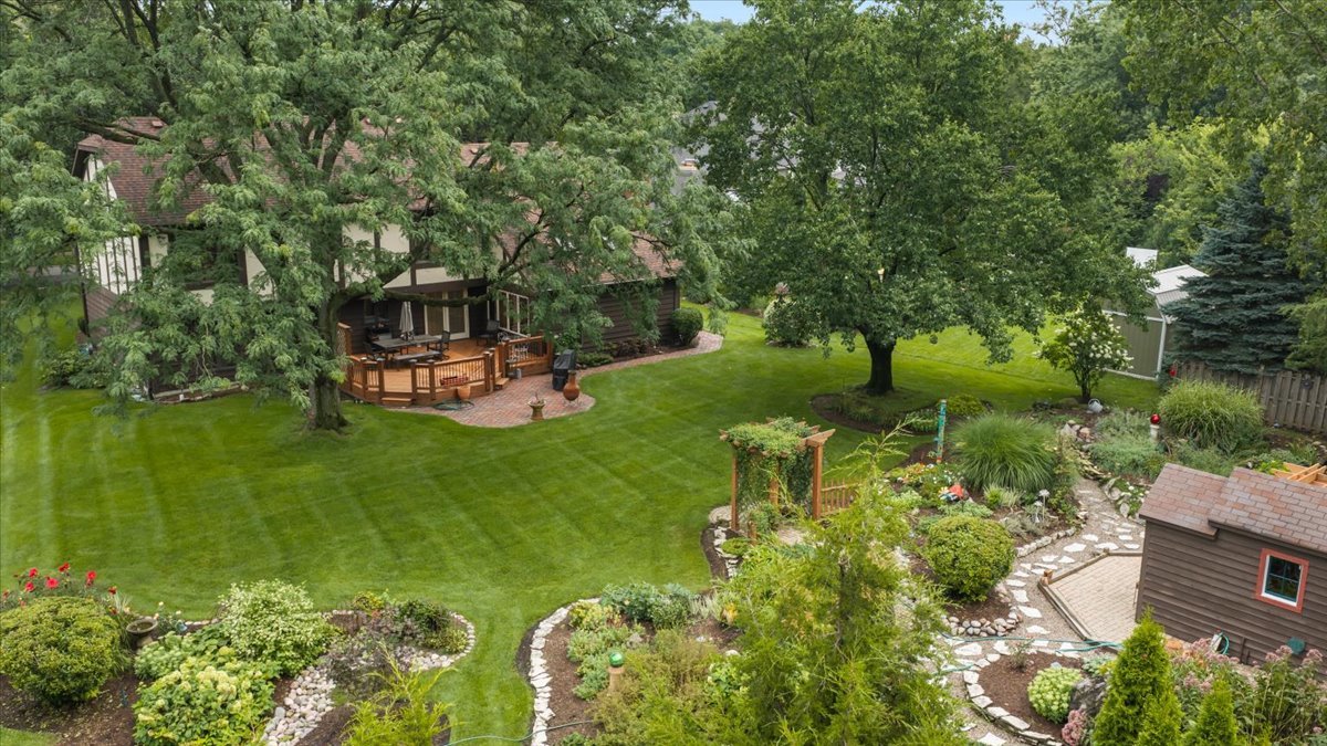 808 Lyndhurst Court