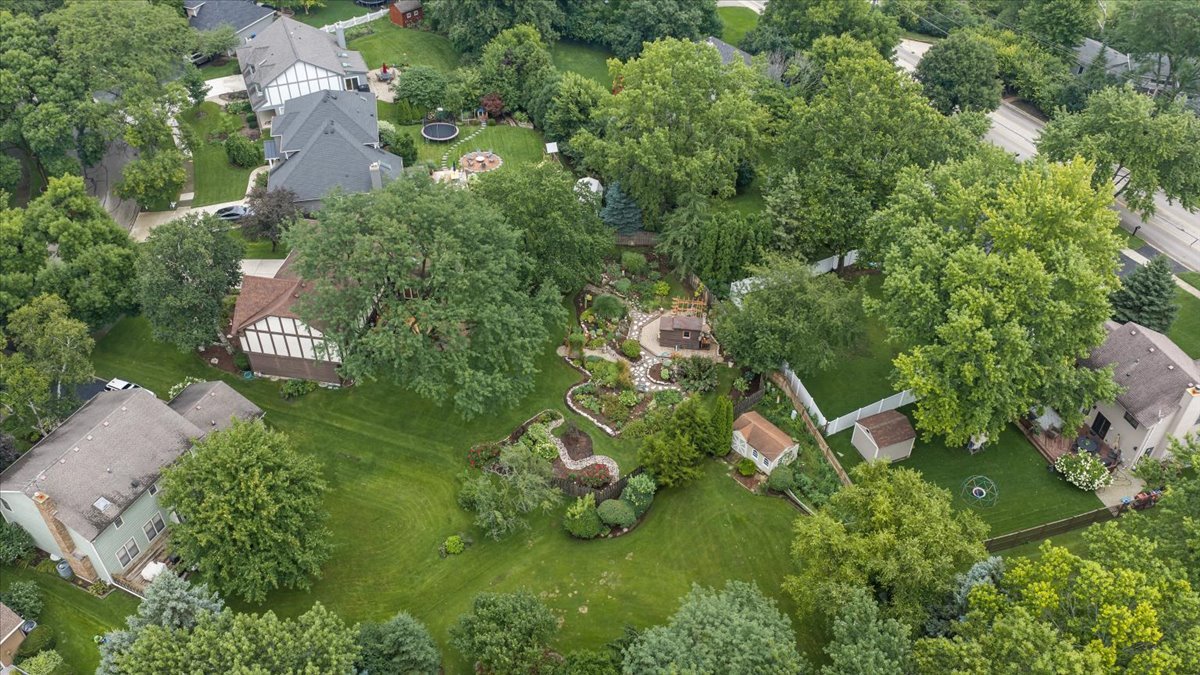 808 Lyndhurst Court