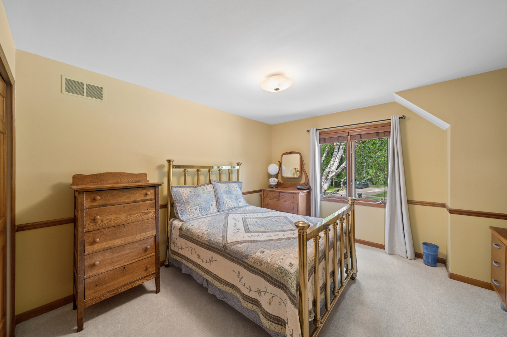 808 Lyndhurst Court