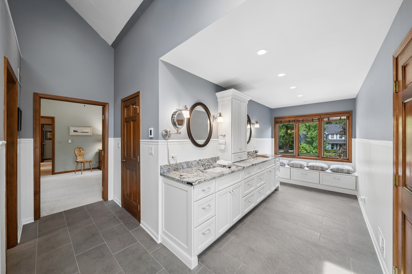 808 Lyndhurst Court