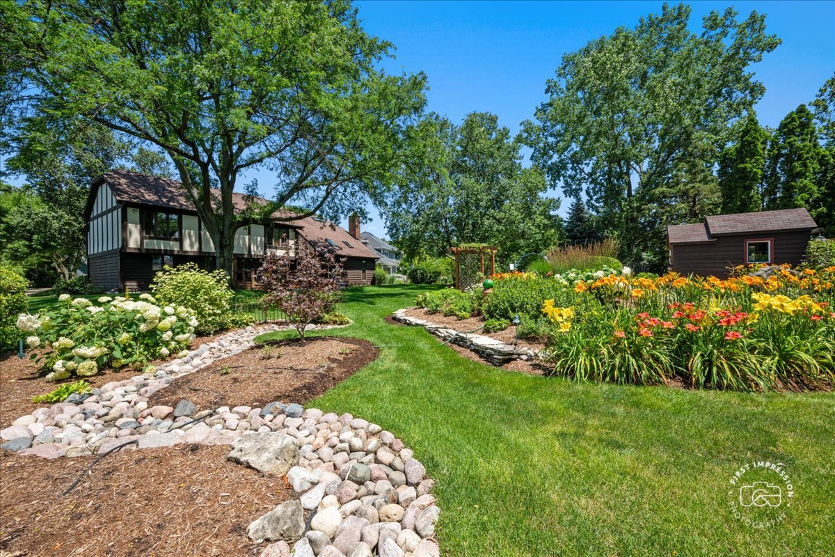 808 Lyndhurst Court