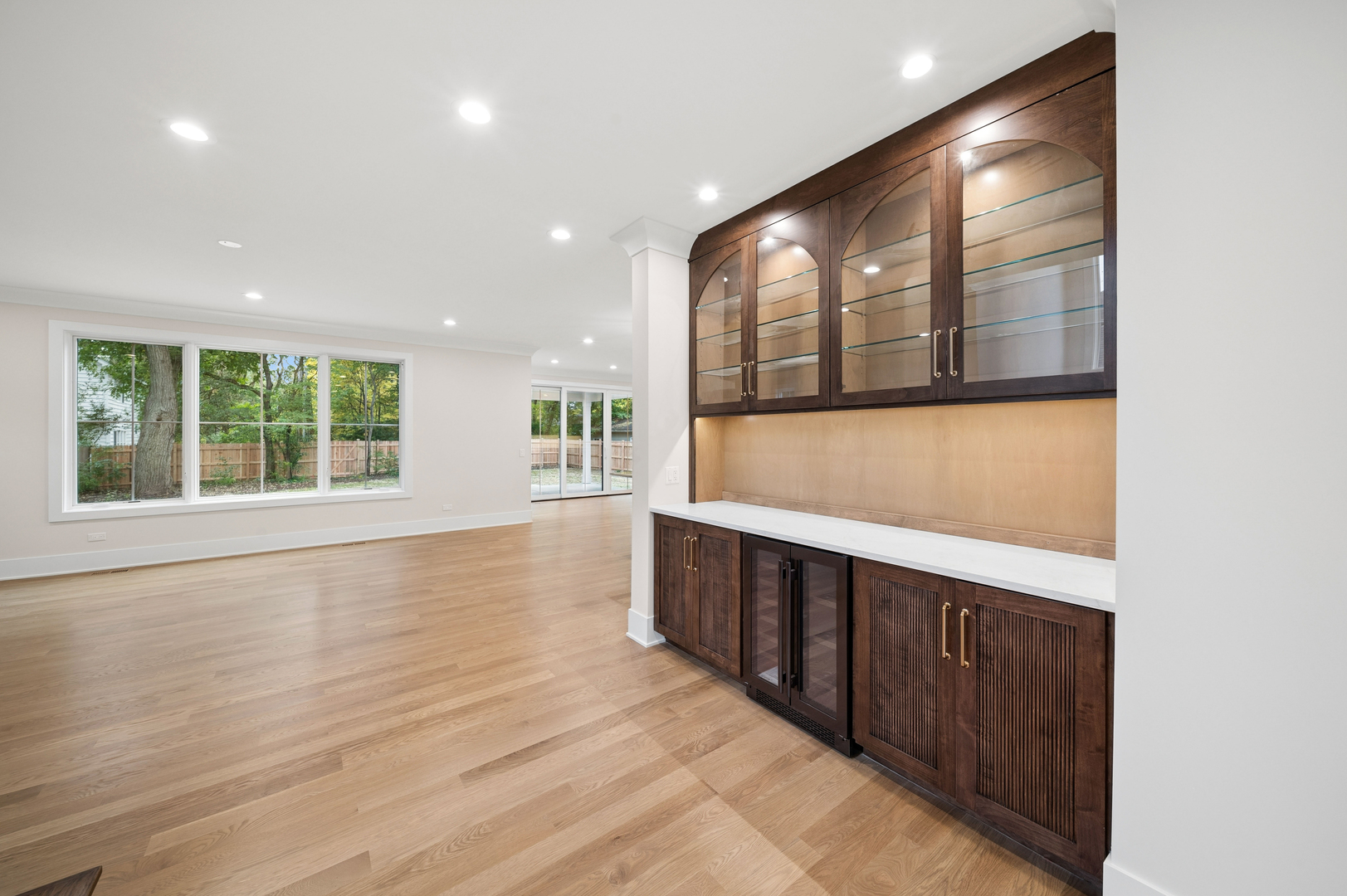 6 W Bauer Road