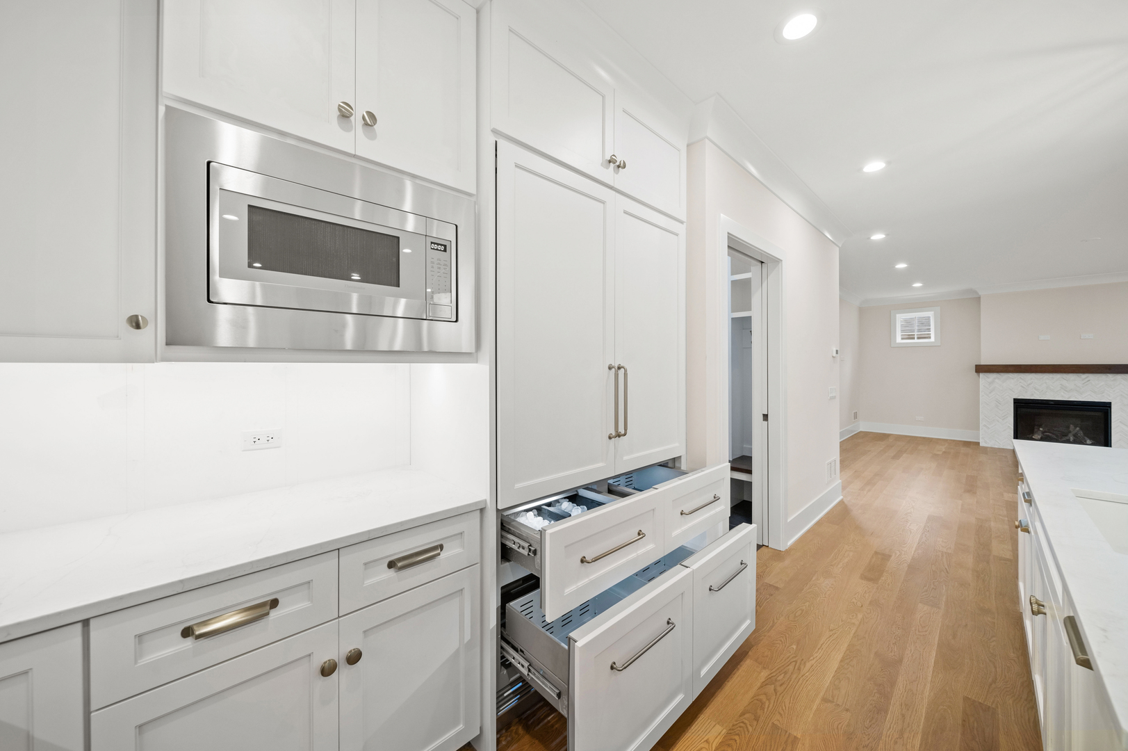 6 W Bauer Road