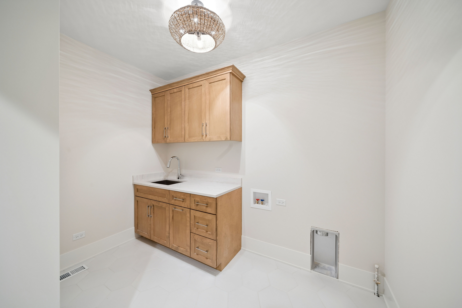 6 W Bauer Road