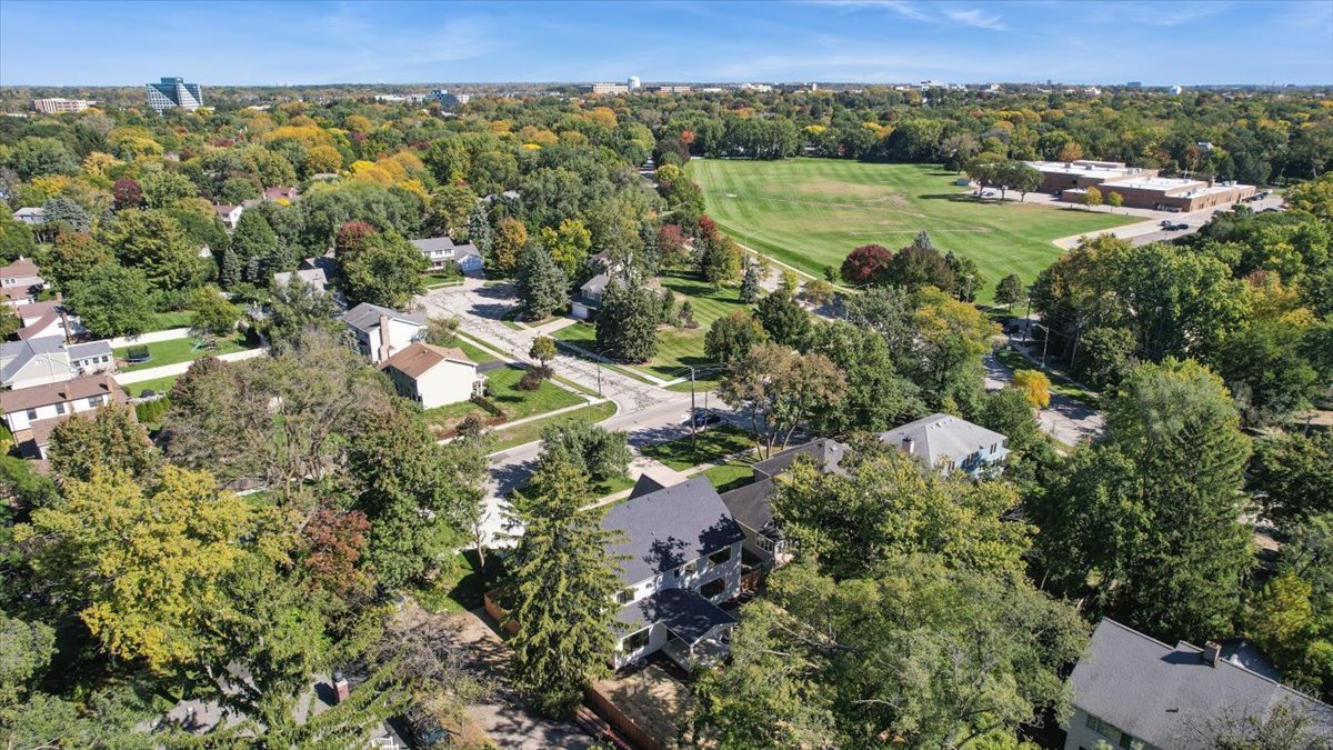 6 W Bauer Road