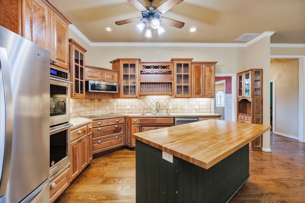 215 Private Road 2394