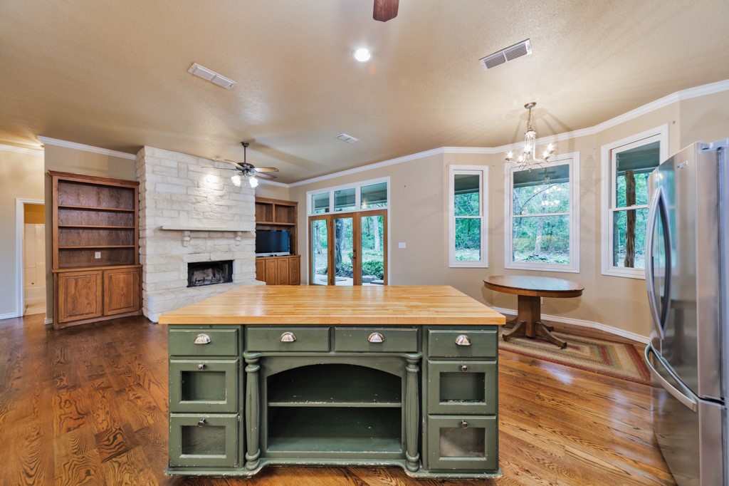 215 Private Road 2394