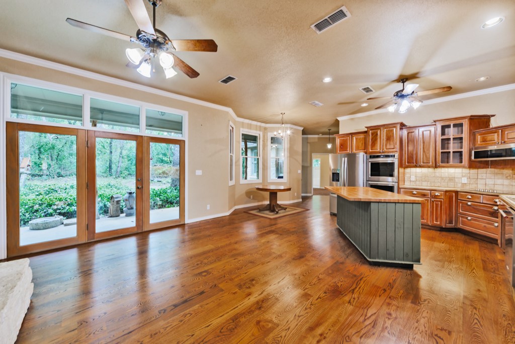 215 Private Road 2394