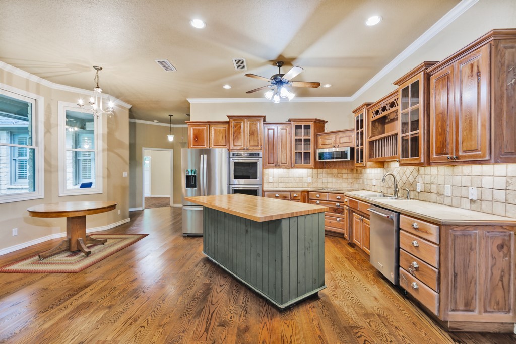 215 Private Road 2394