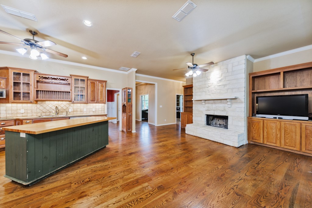 215 Private Road 2394