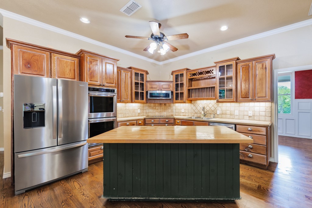 215 Private Road 2394