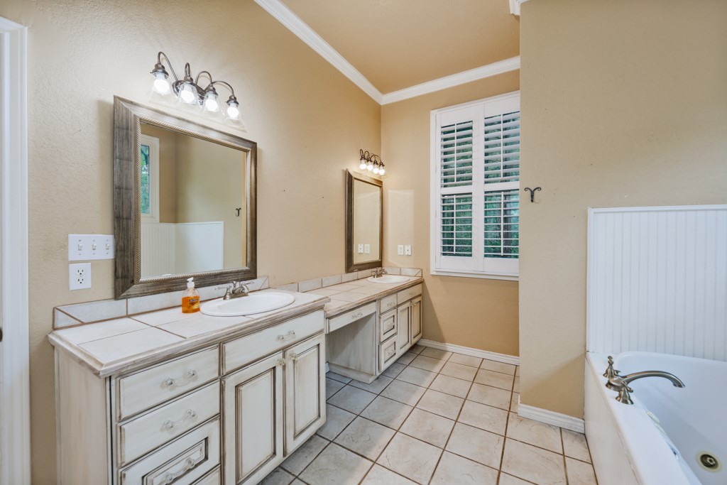 215 Private Road 2394