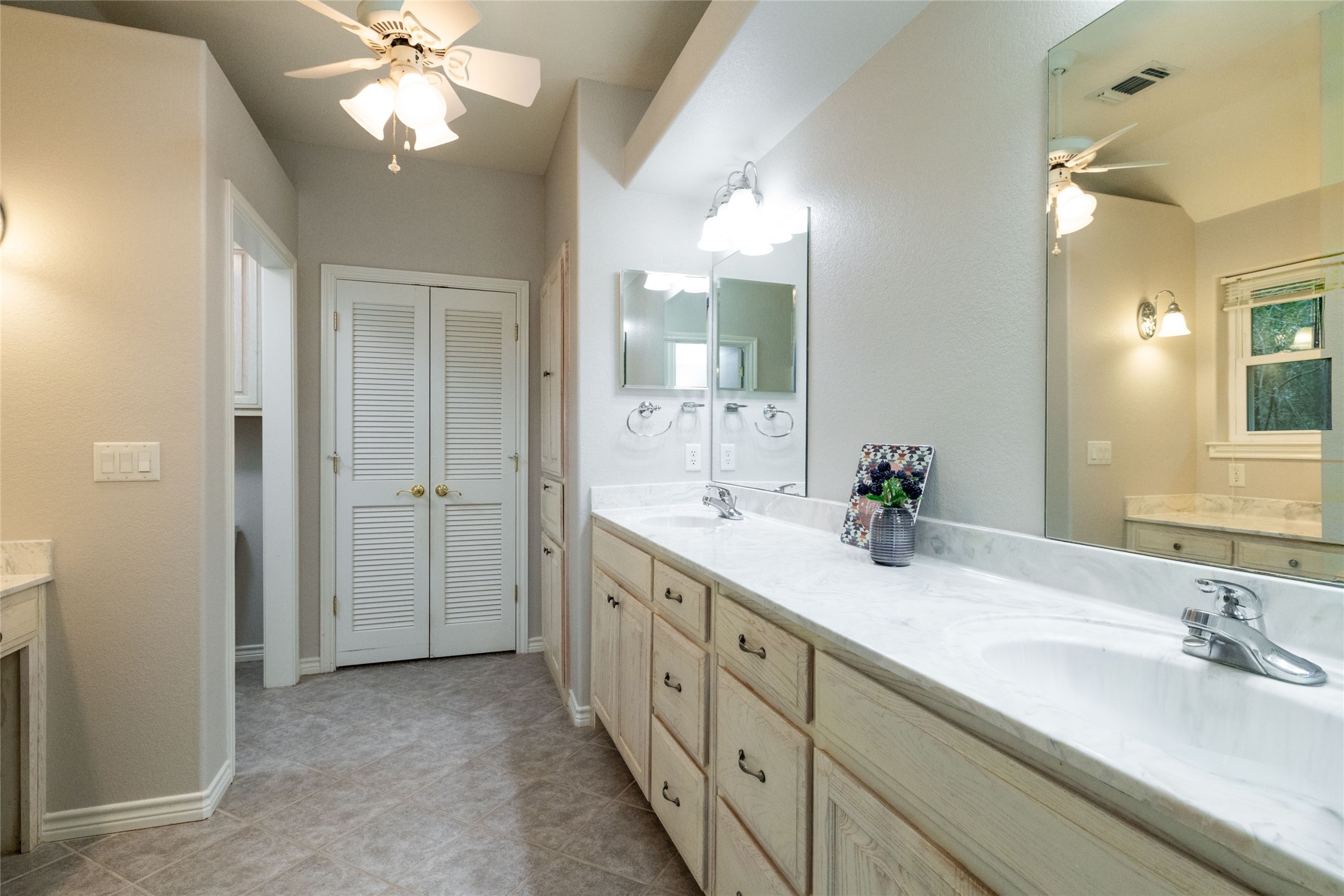 604 Runaway Bay Drive