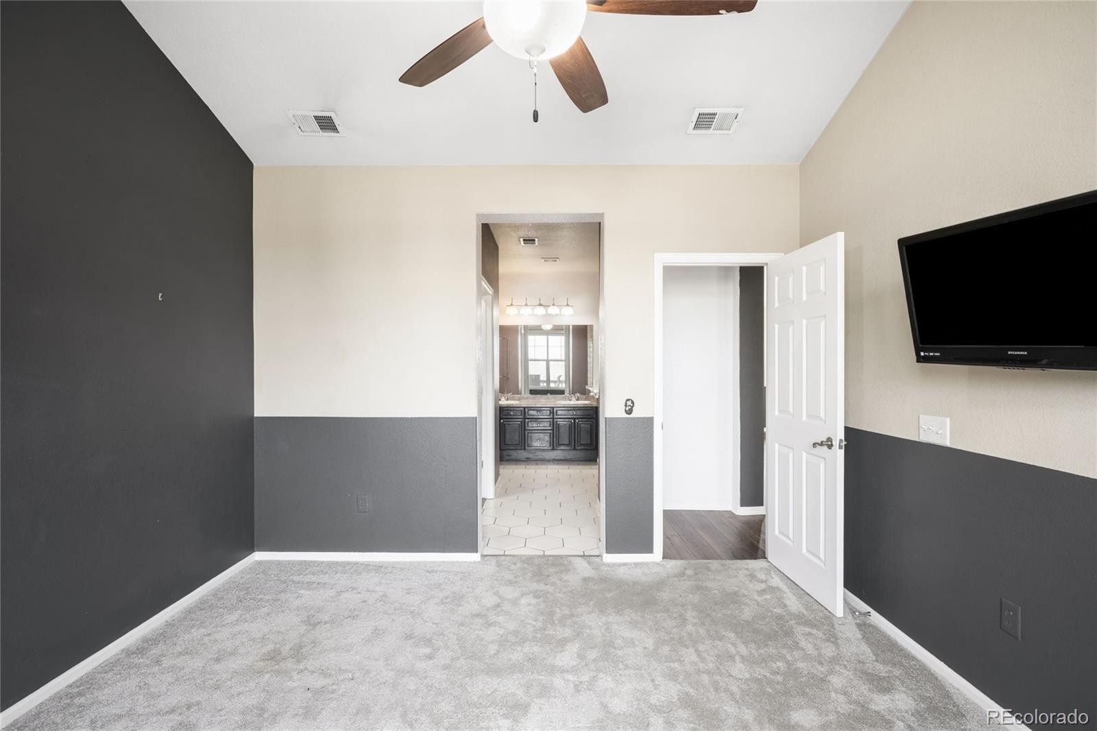 2240 S Vaughn Way Unit: 201